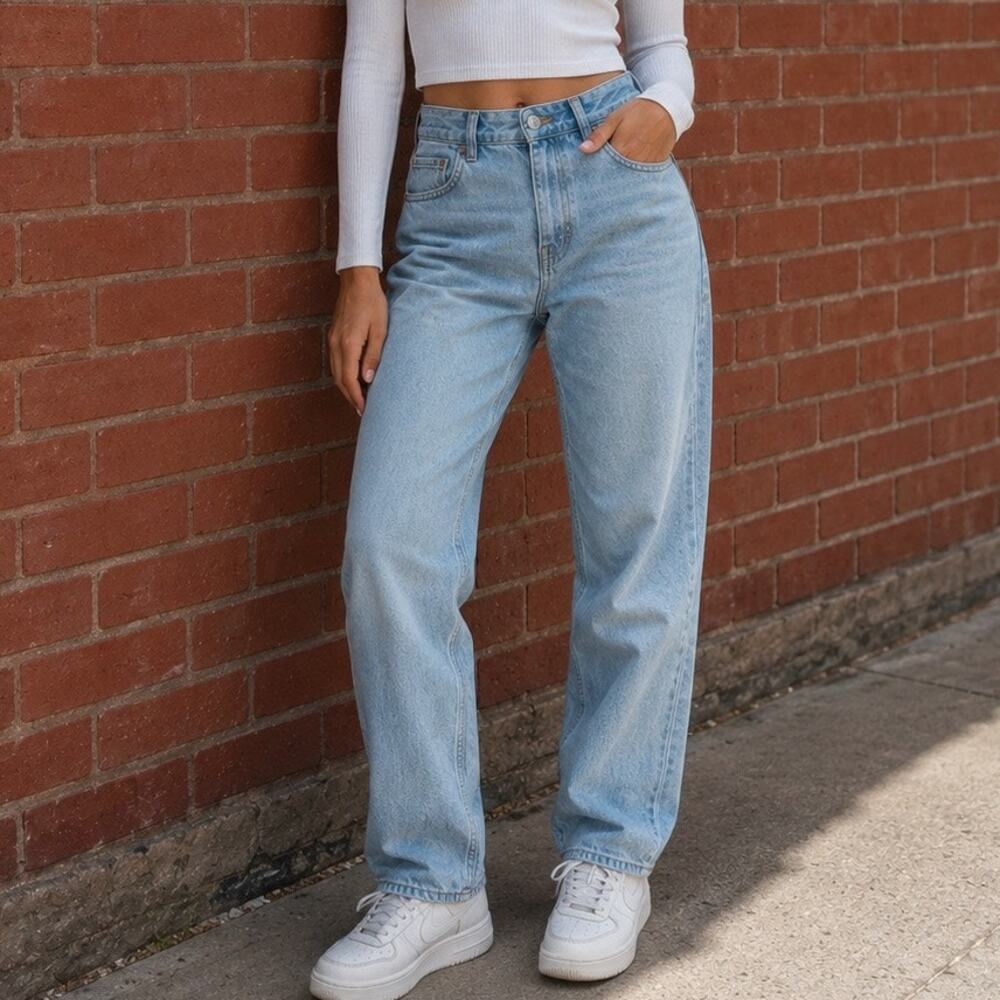 American Eagle Jeans Women’s 8 Straight Leg The Mom Jean Light Wash Hi-Rise - Picture 1 of 10